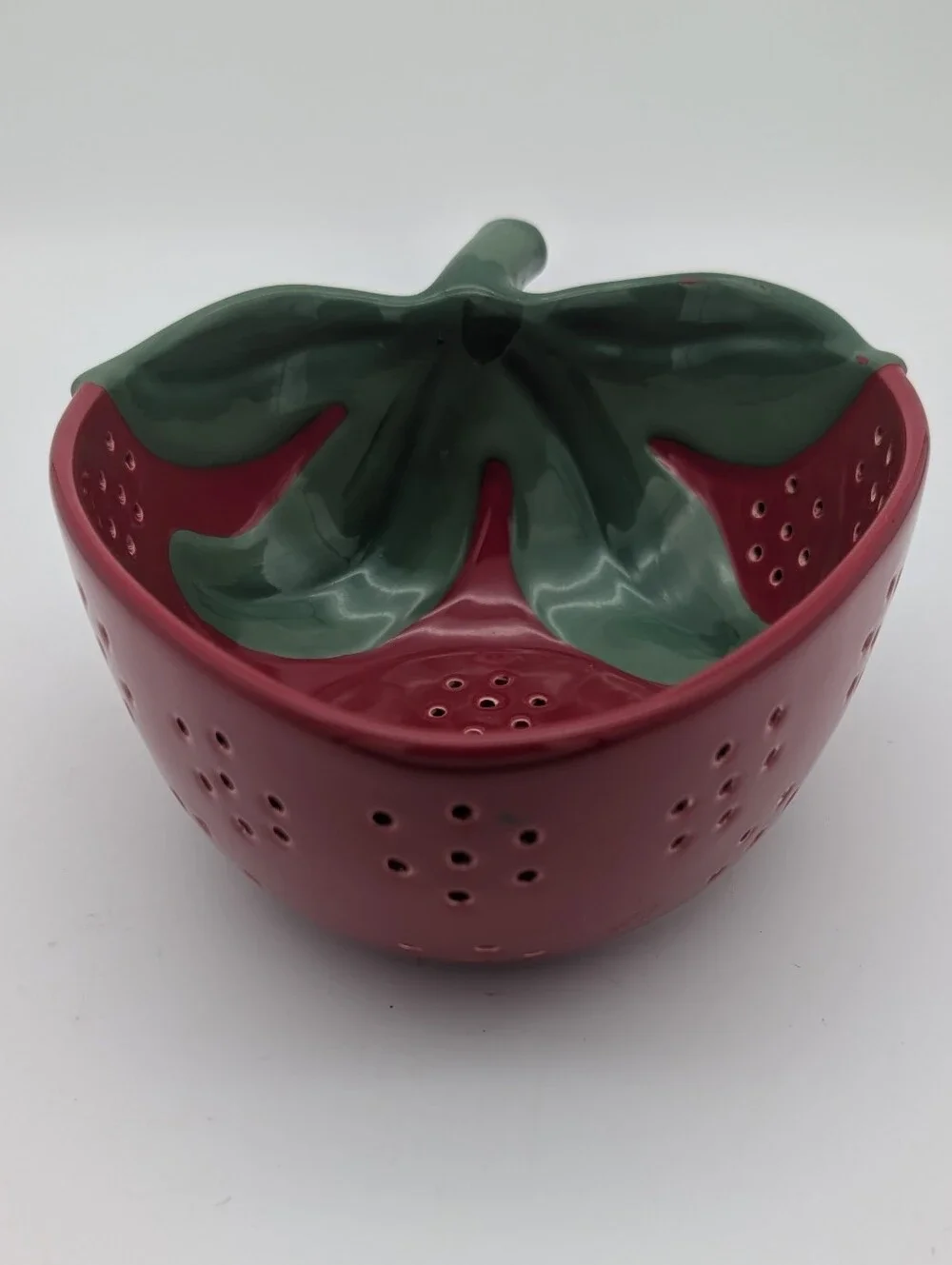Vintage (2002) Tender Heart Treasures Ceramic Strawberry Colander/Strainer
